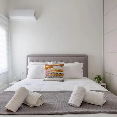 The Hostmaster Pulse Athens